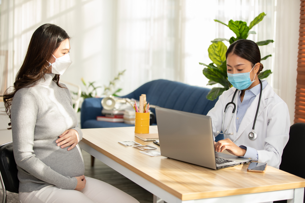 مشاوره با پزشک در دوران حاملگی